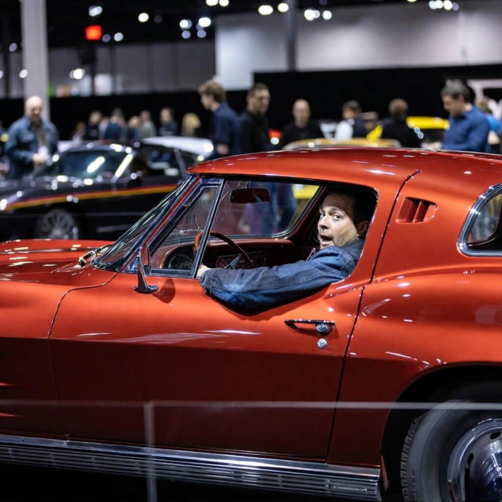 Mortified driver stalls split-window '63 Corvette, crowd watches.